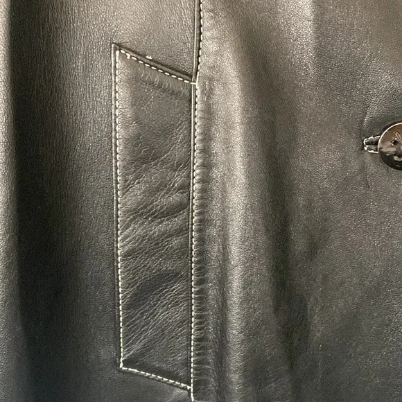 Venus Williams long leather coat. - Picture 9 of 9